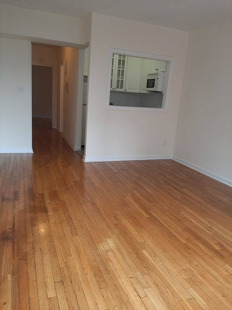 Prime UES 1 Br in Elevator Building close to Parks and Transportation