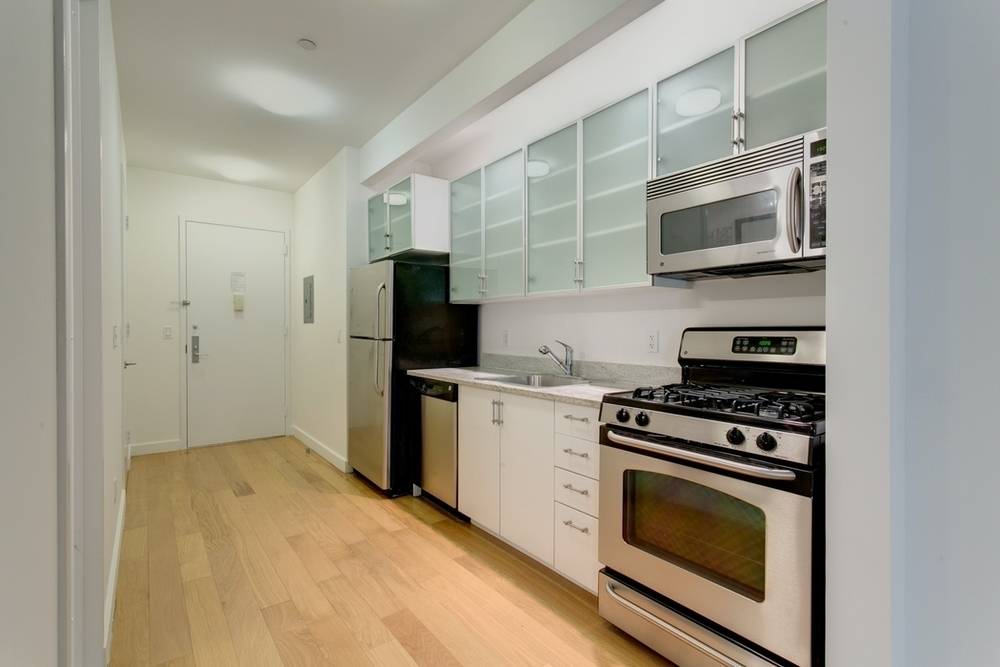 No Fee Studio Apartment in Financial District Full Service Luxury Building