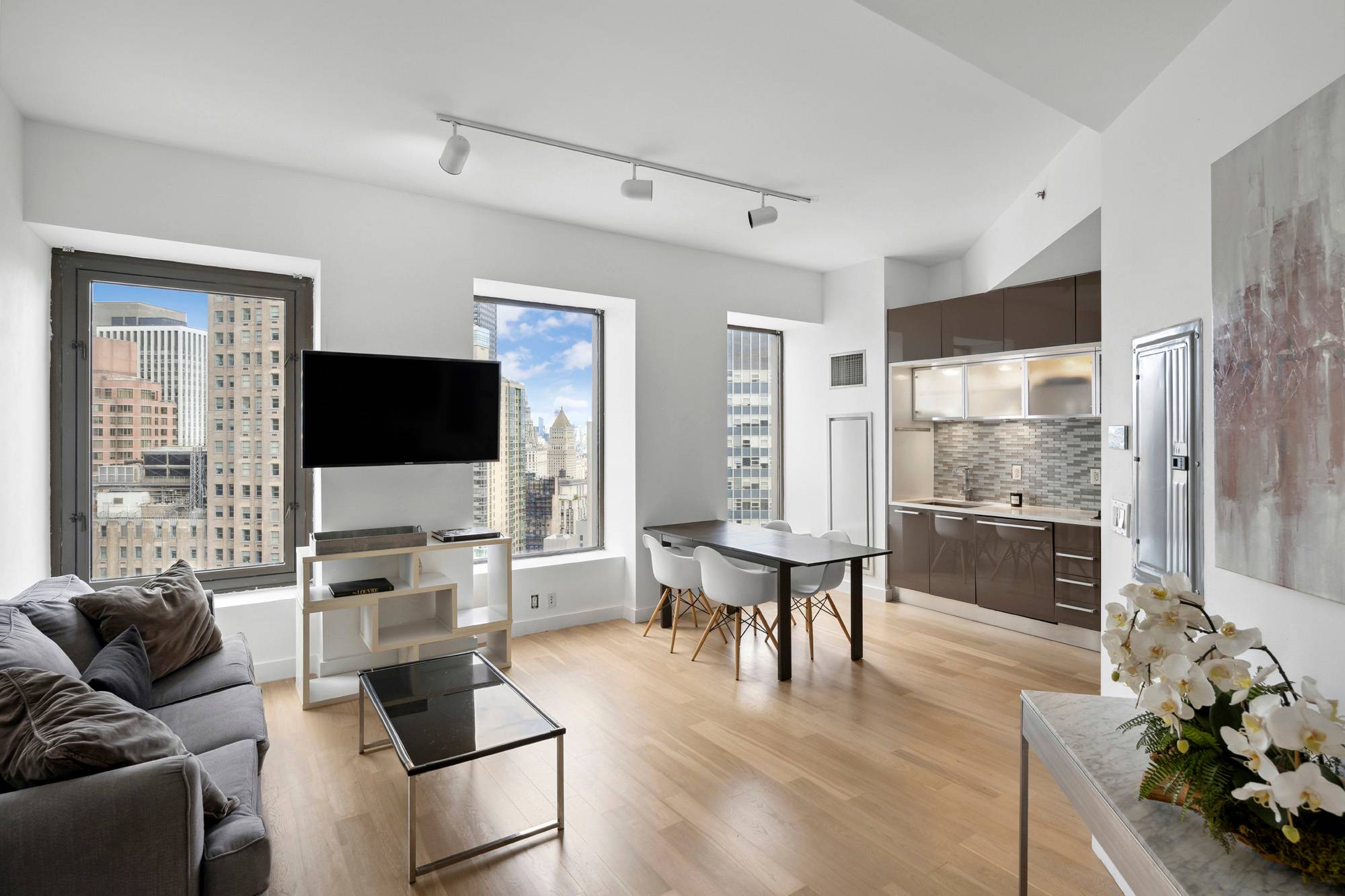 STUNNING HIGH FLOOR 2 BD 2 BA CORNER UNIT W/ CITY AND WATER VIEW IN HEART OF FIDI