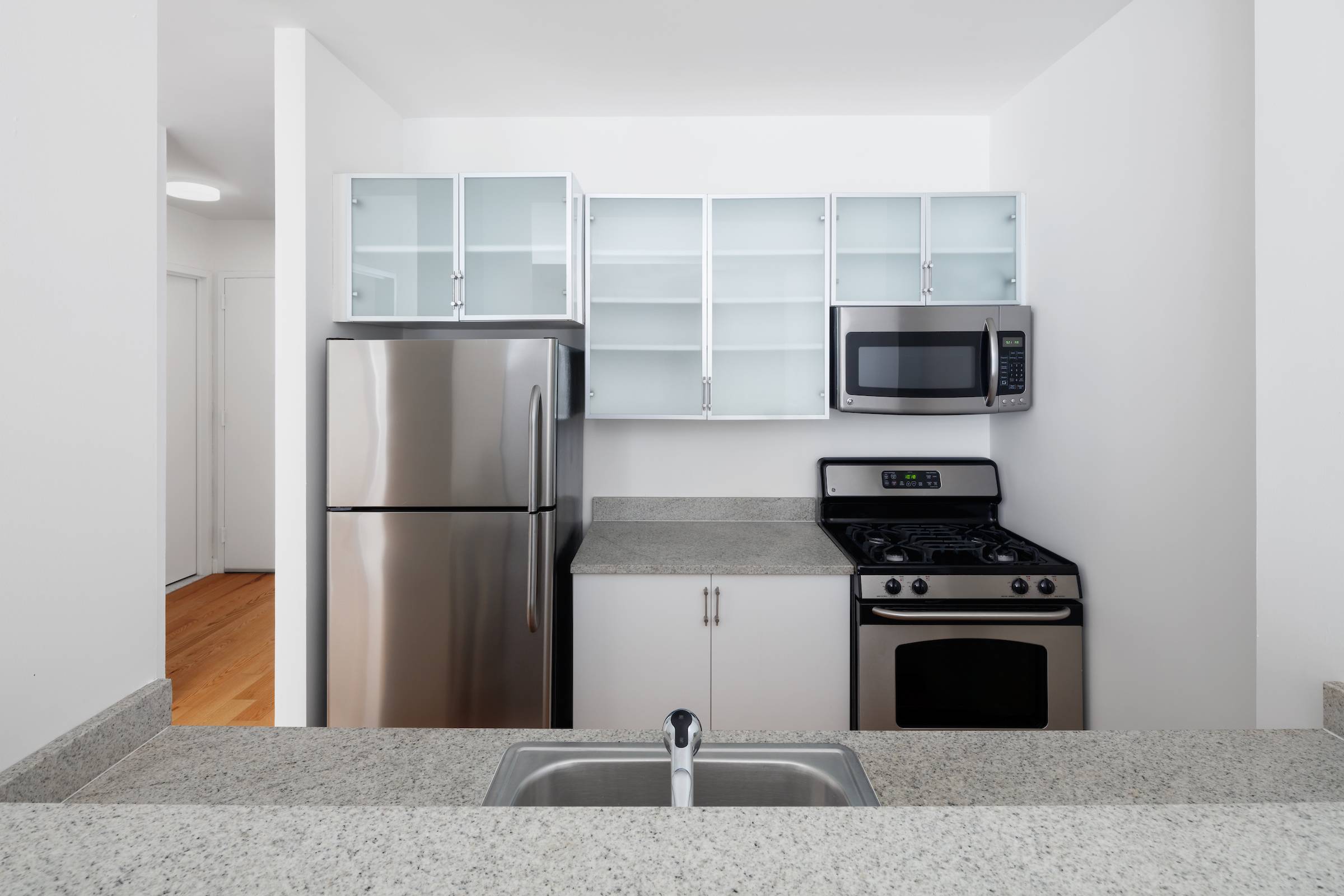 NO FEE, stunning 1 bedroom in Financial District, large windows, 3 months free!