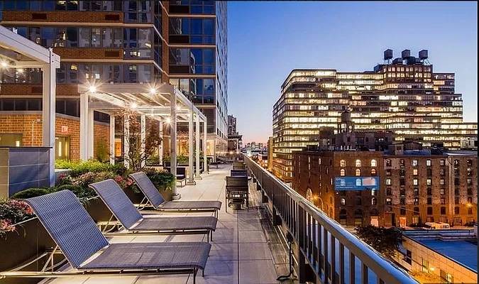 Luxurious Studio with Private Terrace in Chelsea with W/D in Unit