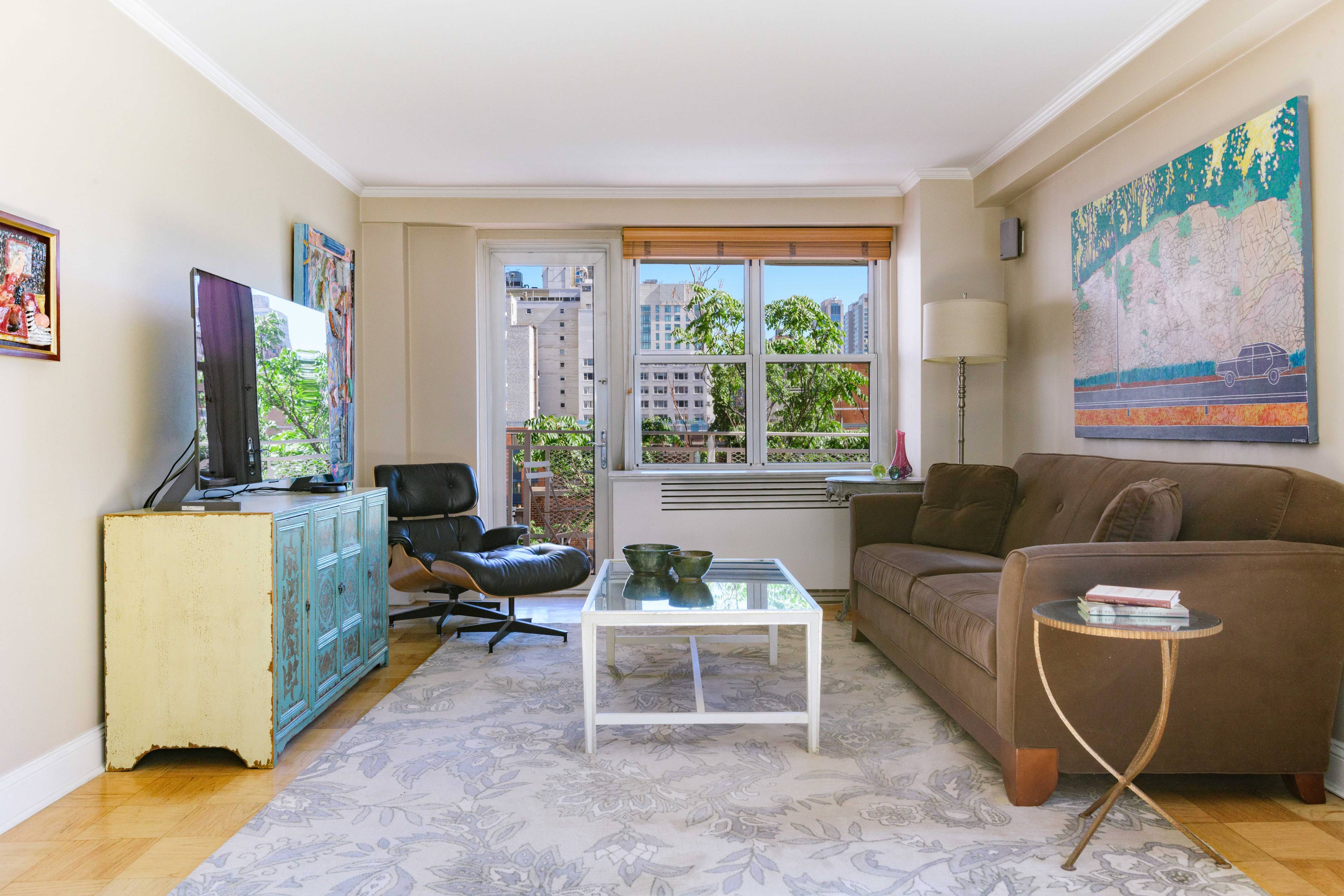 Upper East Side Convertible 3BD with Balcony
