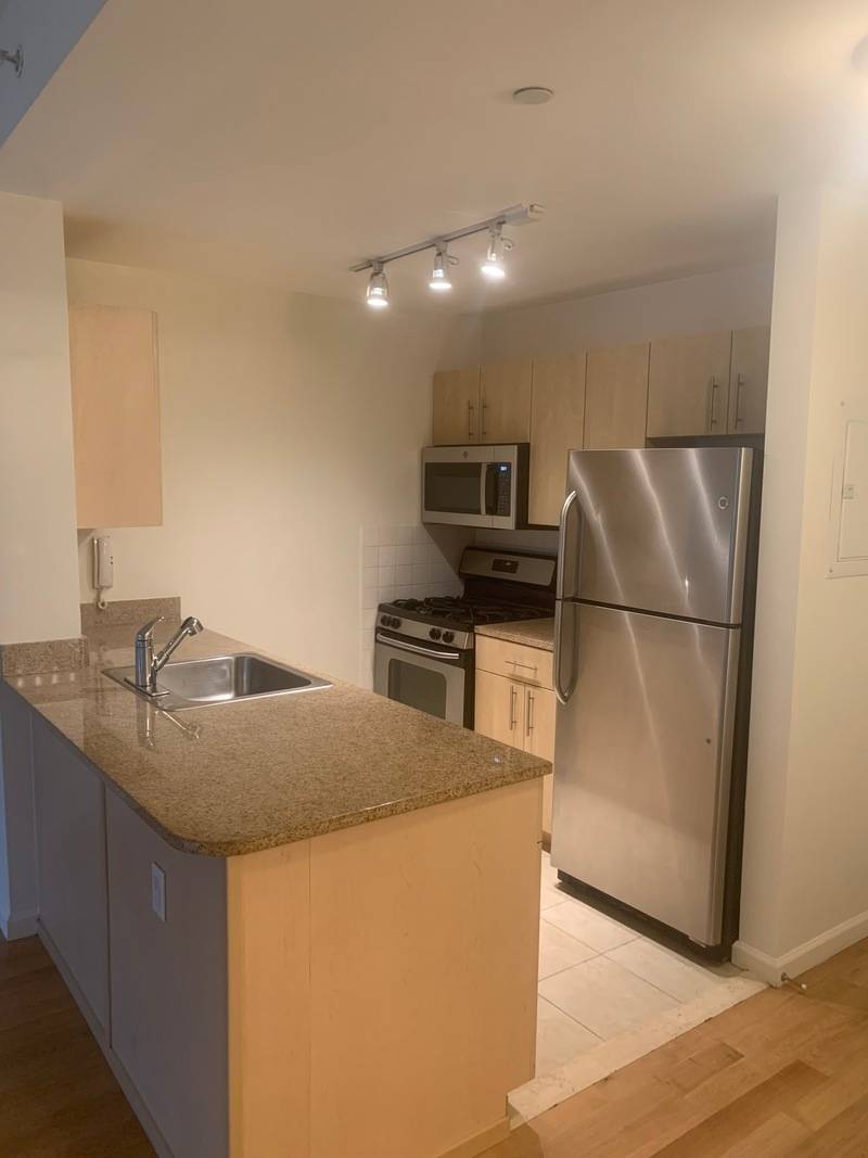 2 months Free, Spacious 1 Bed 1 Bath in East Village!