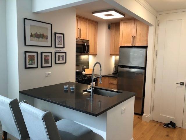 No Fee , Studio Apartment in Amenity Filled  Luxury Upper East Side Building