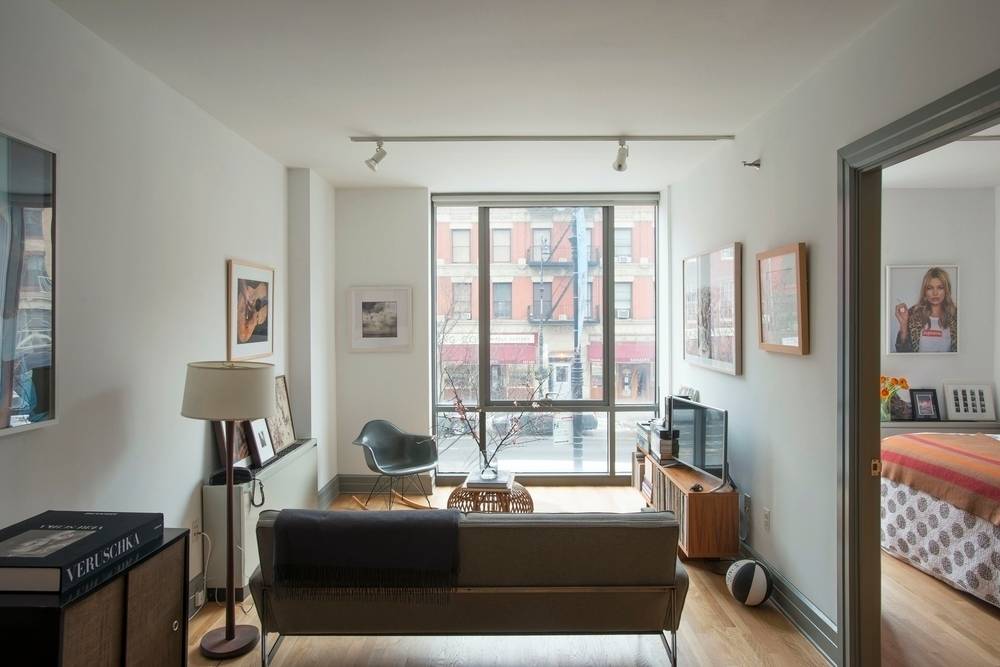 2 Months Free rent , 1 bed/1 bath in the historic Cobble Hill neighborhood