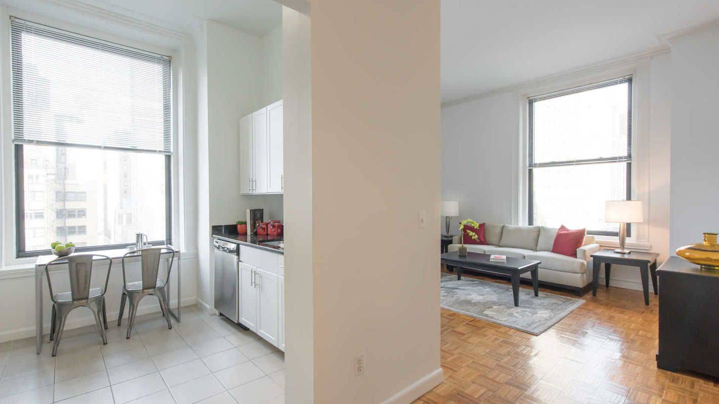 No Fee 2 Bed/2 Bath Apartment in Luxury Financial District Building, Great Downtown Location!