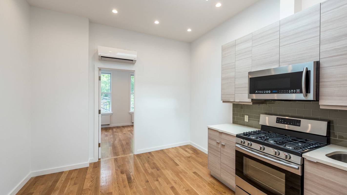 Fully Renovated !! 2 BED 2 BATHS Greenpoint!! MUST SEE
