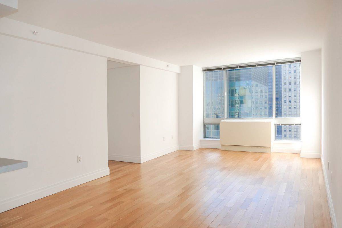 BEAUTIFUL MIDTOWN EAST 2 BED 2BATH!! NO FEE!! FREE RENT!!