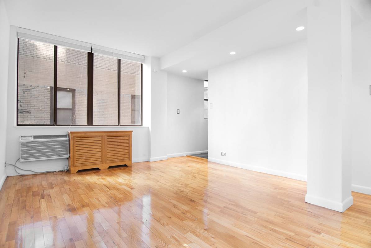 Classic Midtown One Bedroom Steps from Central Park
