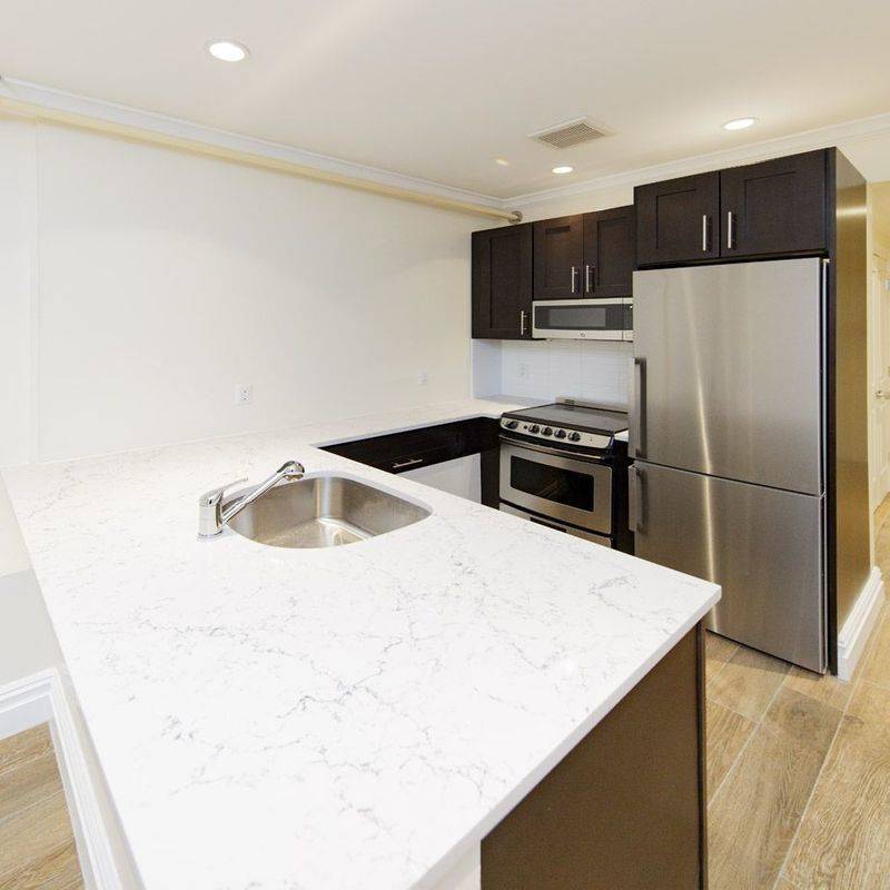No fee and 3 months free, 3 bed/2 bath in gut renovated apartment , in Brooklyn Heights