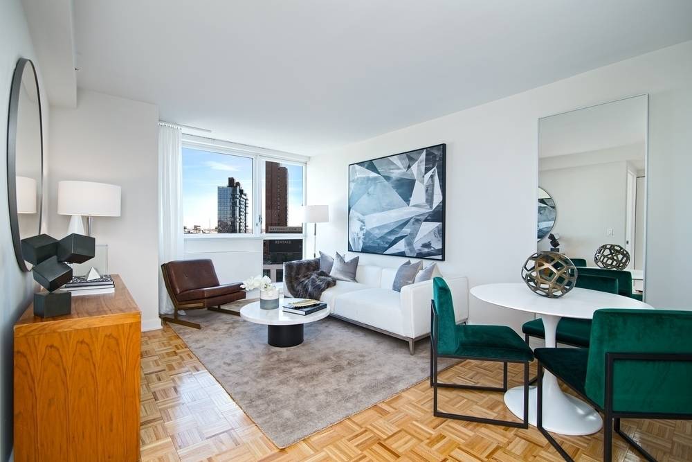 No fee and 4 months free , Large 2 bed/2 bath apartment with stunning views in Long Island City