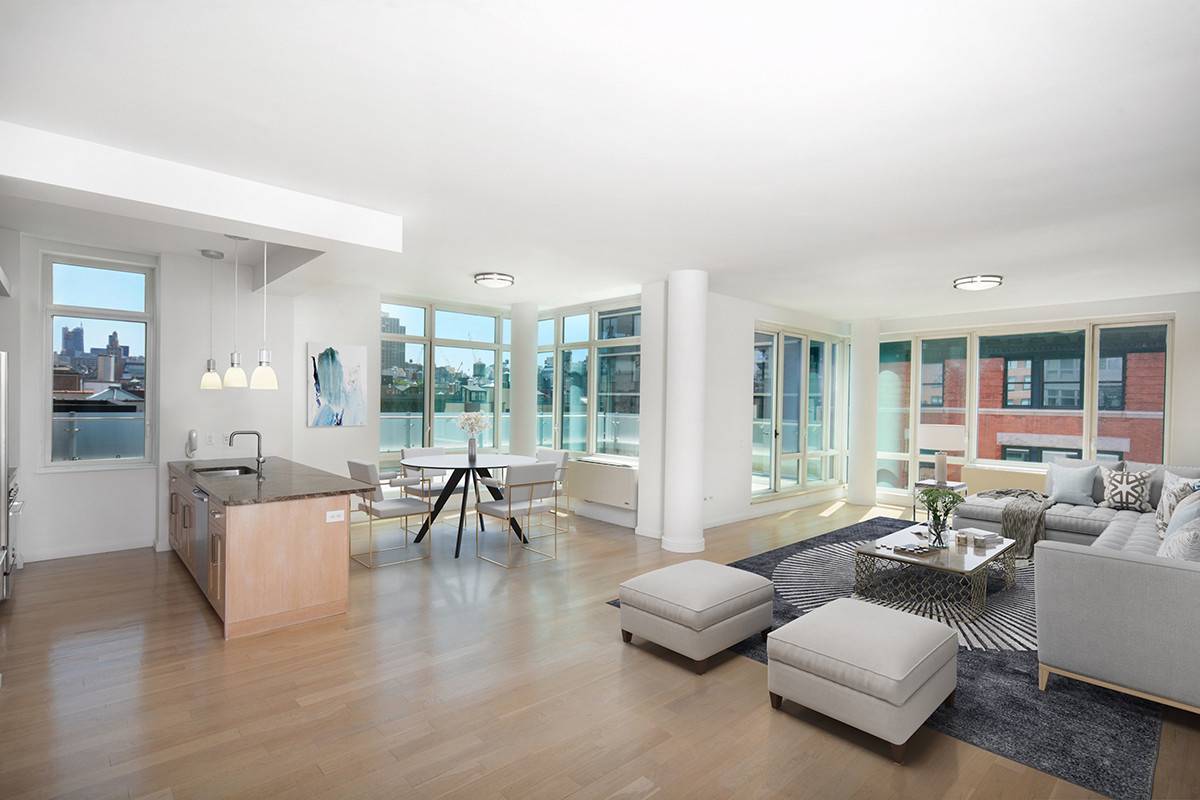 Chic 2 bed/2 bath Penthouse in the heart of Soho with Manhattan Skyline Views