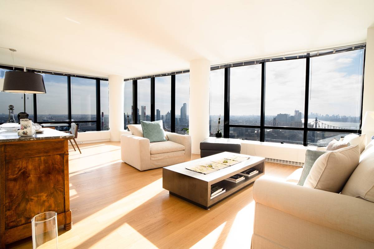 No Fee, 3 months Free, 4 rooms 2 beds2 baths in Luxury Upper East Side Building with  River Views