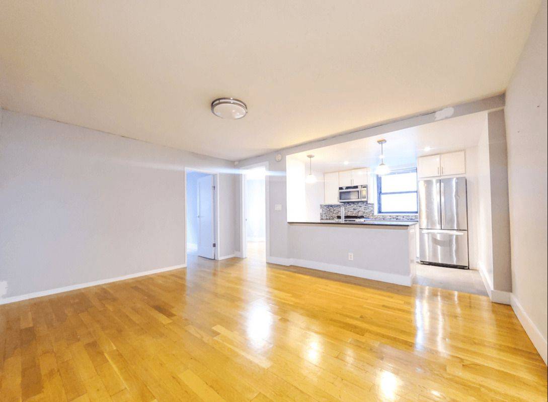 SPACIOUS, NO FEE, 4 BED/2 BATH LUXURY APARTMENT IN MIDTOWN EAST BUILDING
