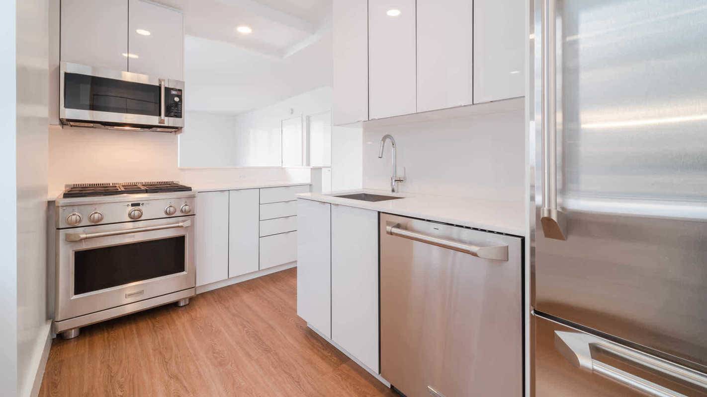 No fee, Upper West Side 2 bed/2 bath Apartment in Amenity Filled Luxury Building