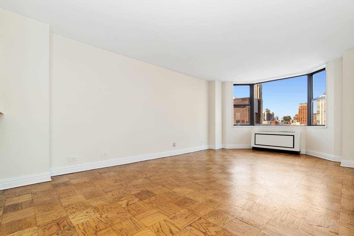 No Fee, 1 bed/ 1bath Apartment in Luxury Upper West Side Building, City Views