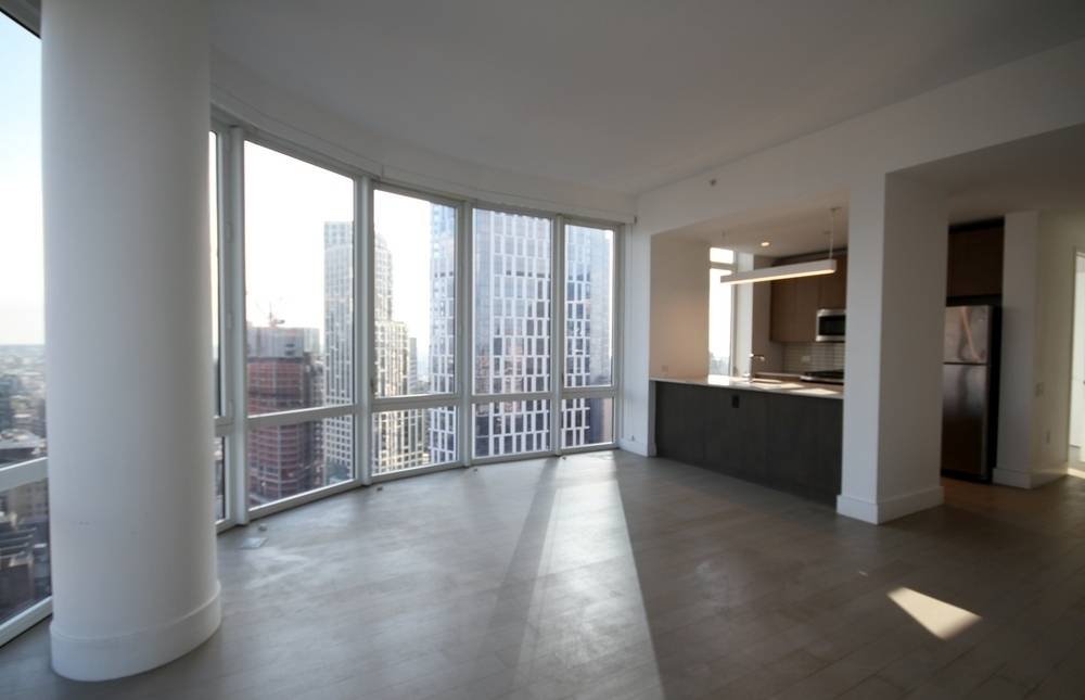 Luxury 2 bed/ 2 bath apartment, in Downtown Brooklyn w/ divine views in every room, w/d in unit