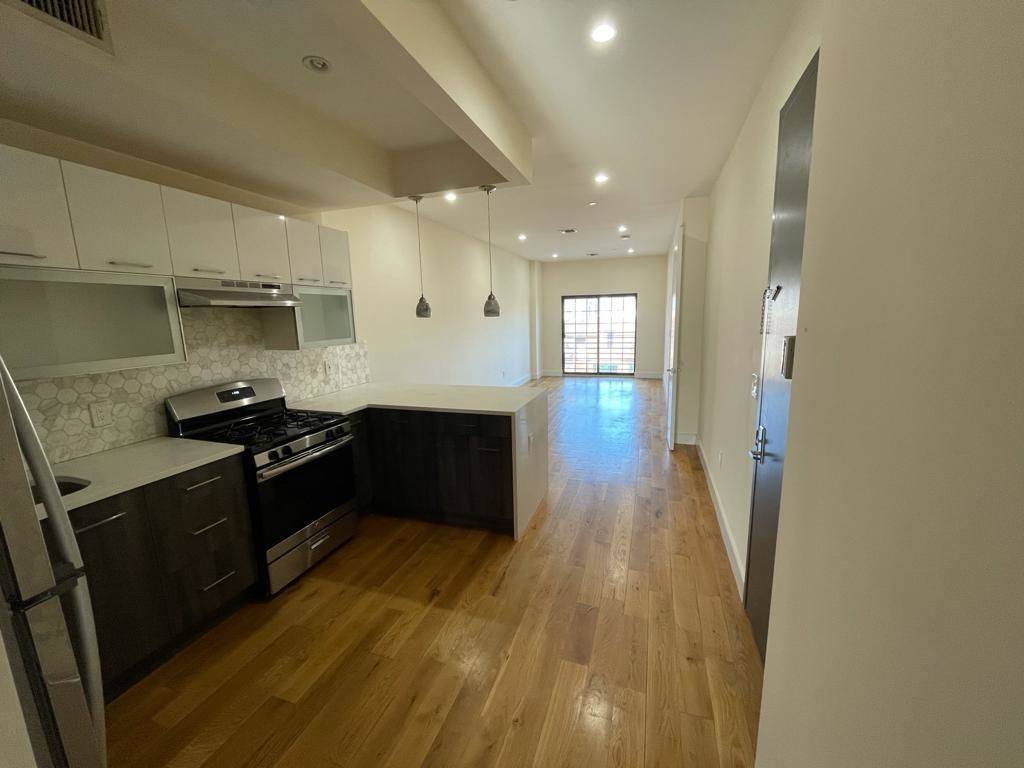 No Fee 3 Bed/1 Bath Apartment in Stuyvesant Heights Building, 2 Months Free!