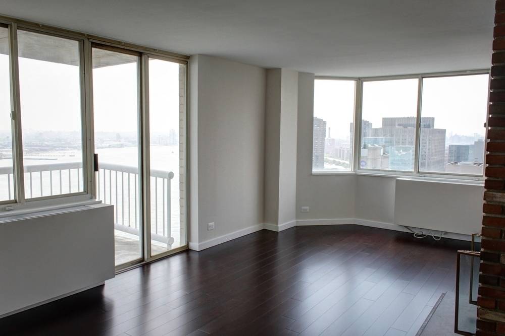 AMAZING, NO FEE ONE BEDROOM APARTMENT WITH WATER VIEW IN LUXURY MIDTOWN EAST BUILDING