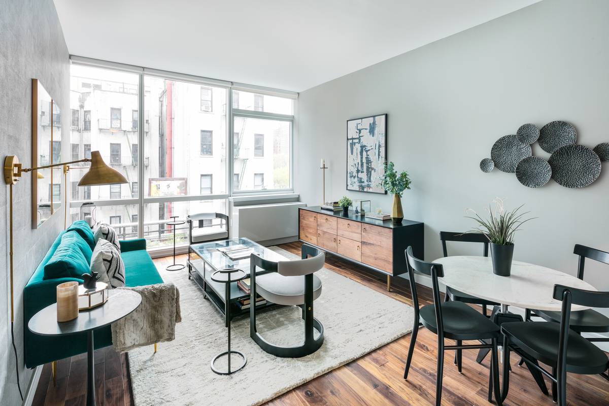 Luxurious Studio on The Highline with Light Open Kitchen, High Ceilings, Floor-to-Ceiling Windows, W/D, No Fee