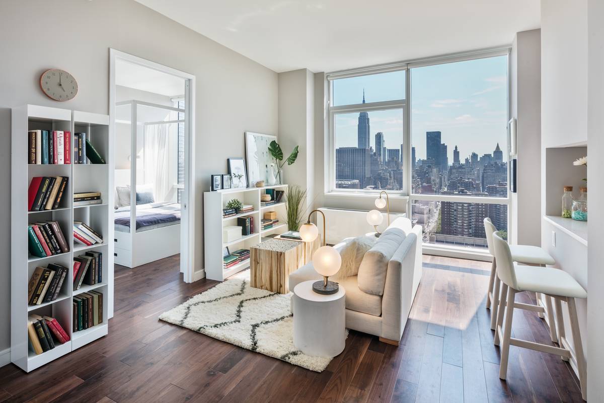 2 bed/2 bath of Straight Luxury , in West Chelsea, w/d in unit , Full Amenity Building