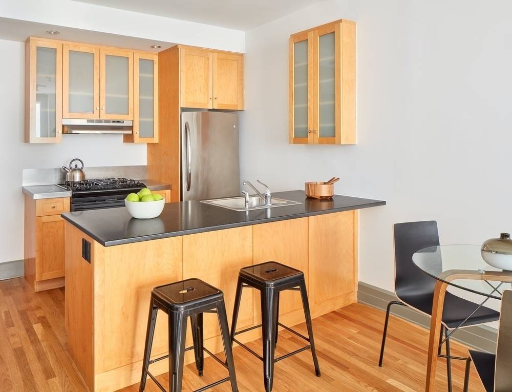 No fee , Spacious king size 1 bed/1 bath, apartment in the historic Cobble Hill, large private deck,