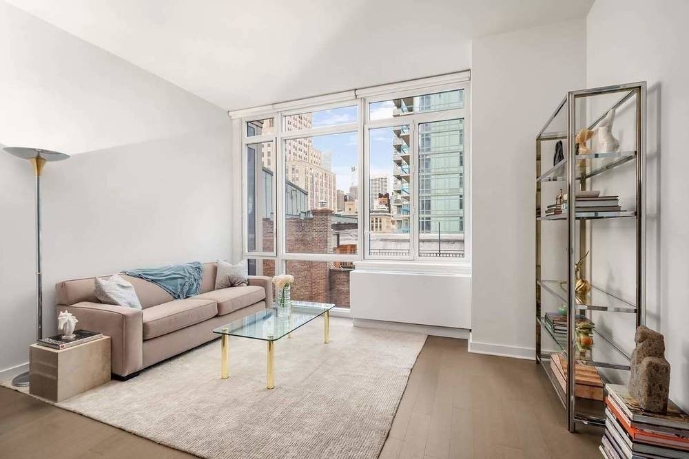 Beautiful 1 Bedroom in Murray Hill, floor to ceiling windows, amazing views. W/D in unit