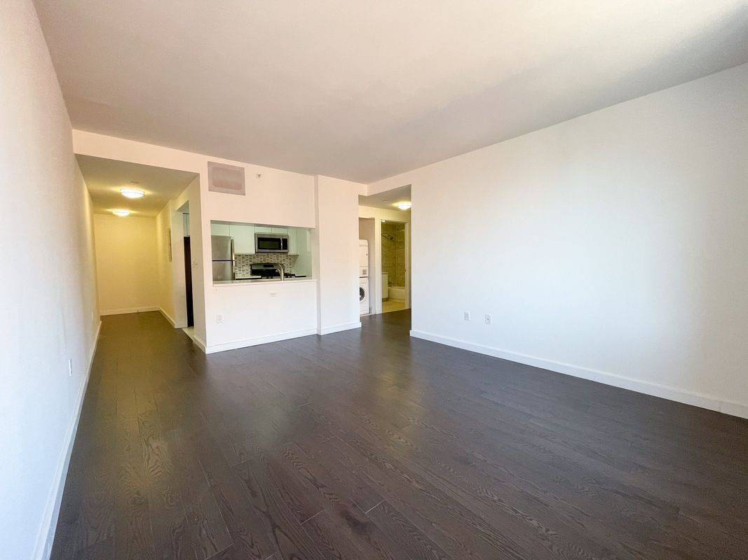 No Fee, (Flex) 2 bed/1 bath with Luxury Finishes in East Village, W/D in unit.