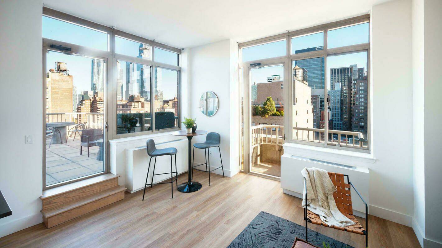 * No Fee * 1 bed/ 1 bath apartment in Heart of chelsea w/ private terrace