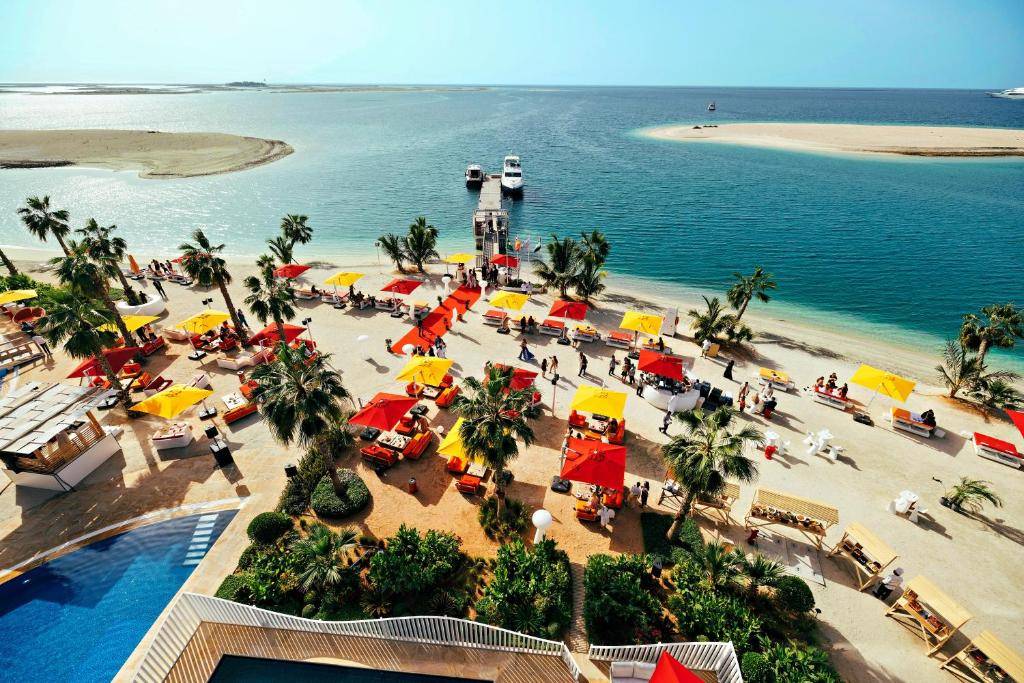 DUBAI WORLD ISLANDS EXCLUSIVE BEACHFRONT SUITE: LUXURY LIVING, STUNNING VIEWS, GUARANTEED ROI, & PREMIUM AMENITIES