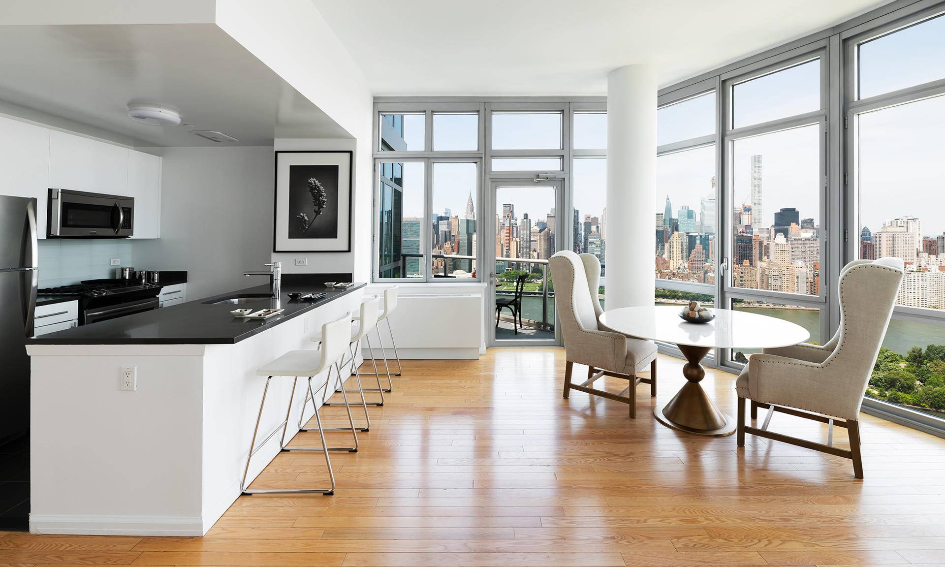 Stunning 1 Bedroom Apt w/ Private Balcony in Luxurious LIC Building