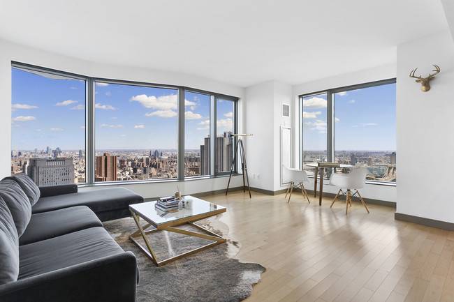 New to Market! Spacious One Bedroom in FiDi!