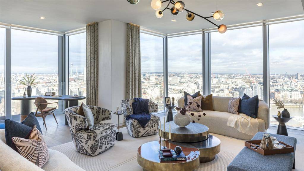 The combination of a perfect setting and the design-driven architectural quality of this landmark development have together created some of the most sophisticated and desirable apartments in the city.