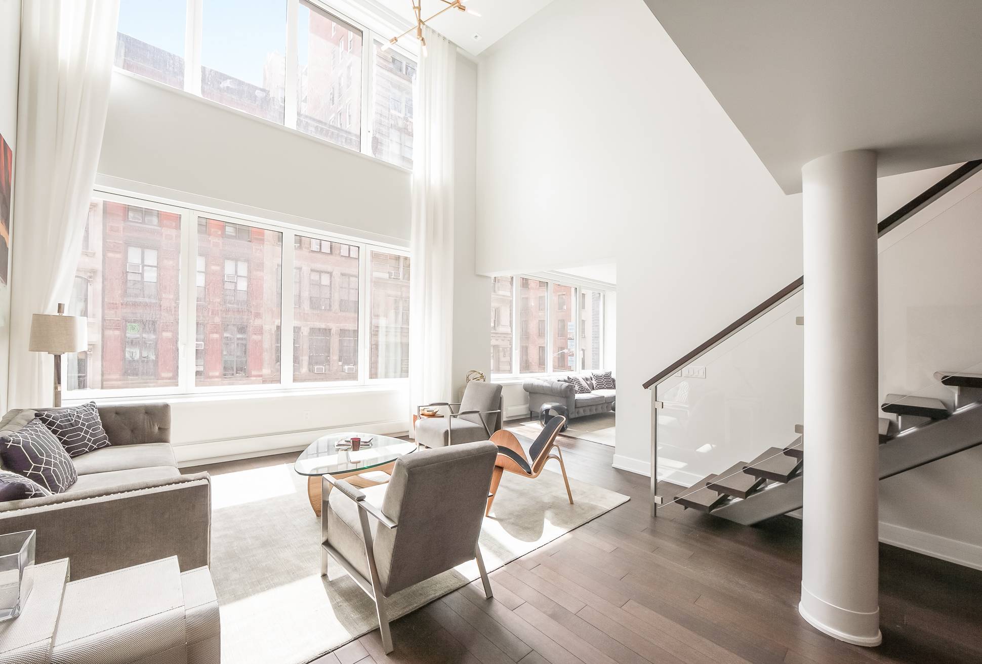 An Exceptional 2,456SF Generous Home In TriBeCa