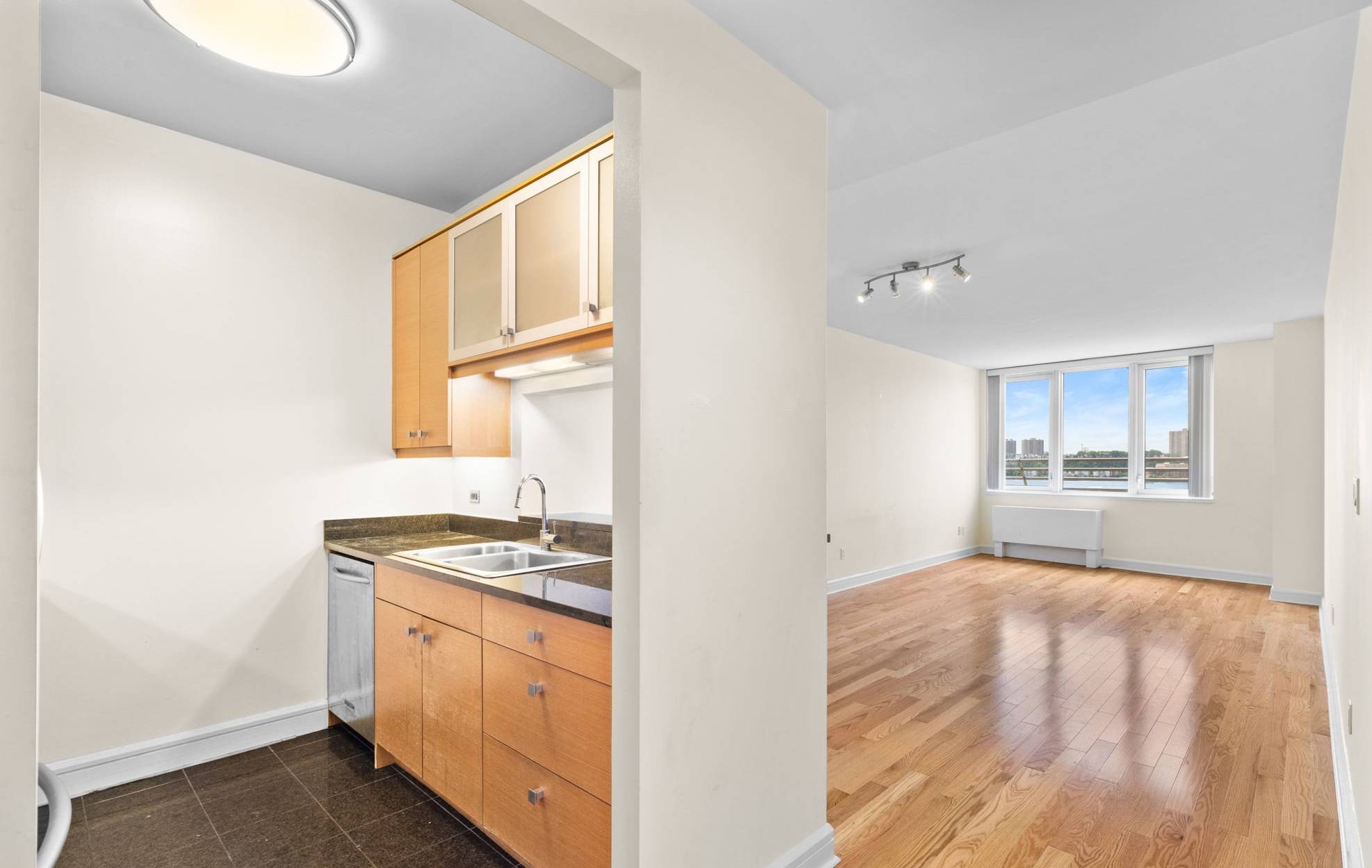 One Bedroom Apartment with Direct Hudson River views | Riverside Park