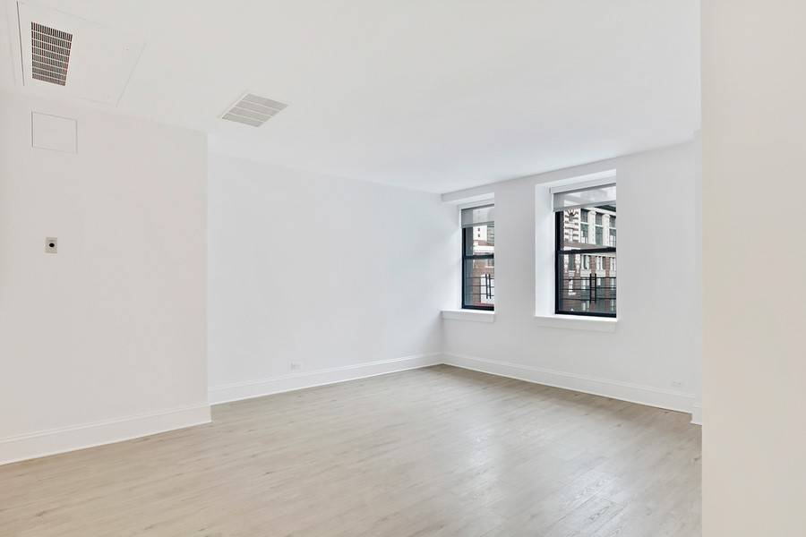 Studio Apartment in Luxury Building Located in Midtown Manhattan