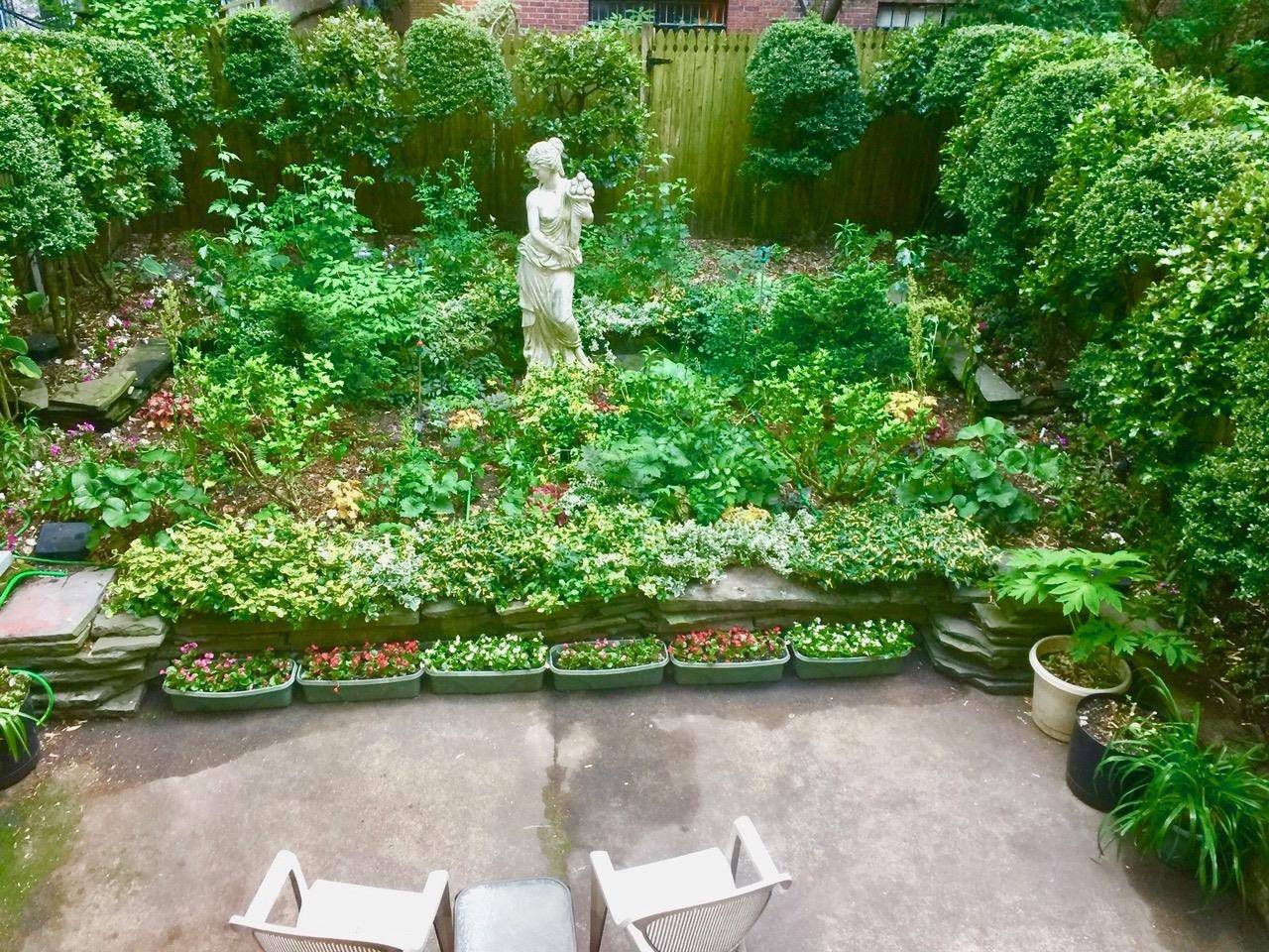 Chelsea Townhouse with Private Garden in Prime Location: NO FEE