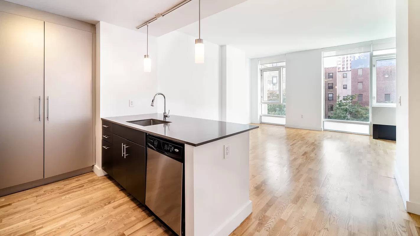 SOPHISTICATED CHELSEA 1 BED/1 BATH APT W W/D IN UNIT