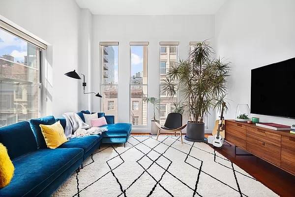 Massive, sun-flooded 2BR/2.5BA  triplex with a 700 sqft private rooftop terrace!
