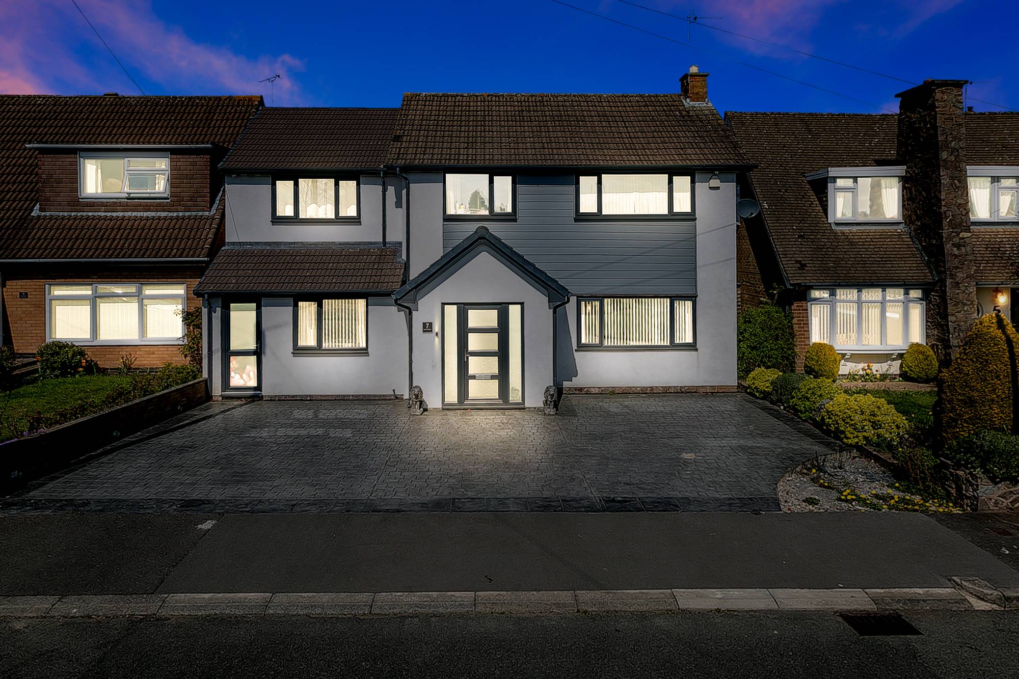 This remarkable modernised, 5 bedroom detached home with 4.5 bathrooms offers masses of bright and spacious high-end living - ideal for growing families.
