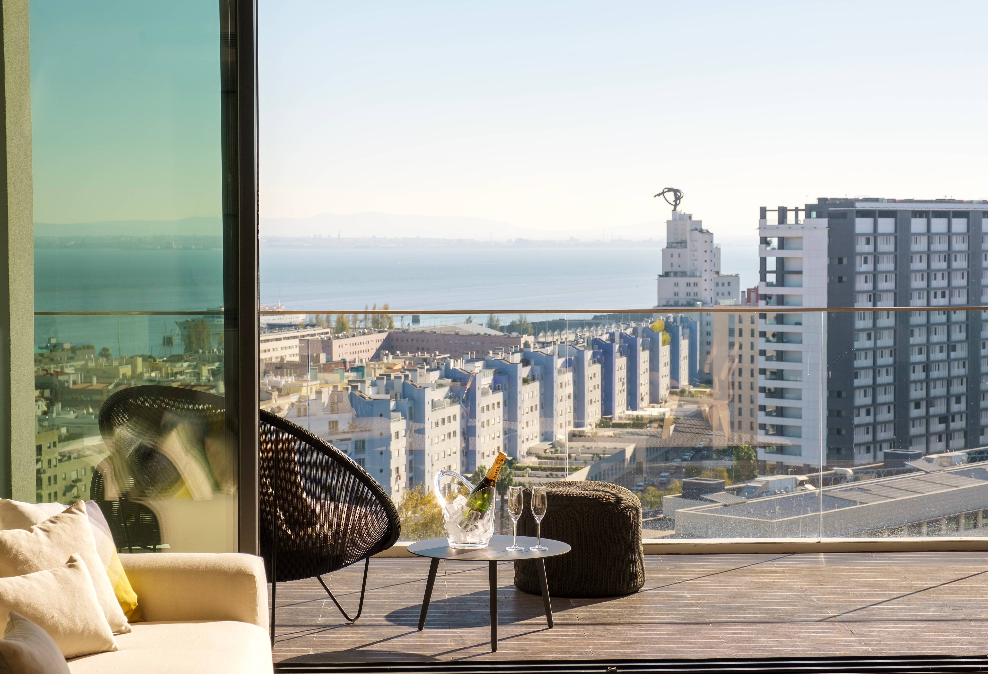 SKY VIEW Superb New 4 +1Bedrooms Penthouse in Lisbon’s Most Modern District