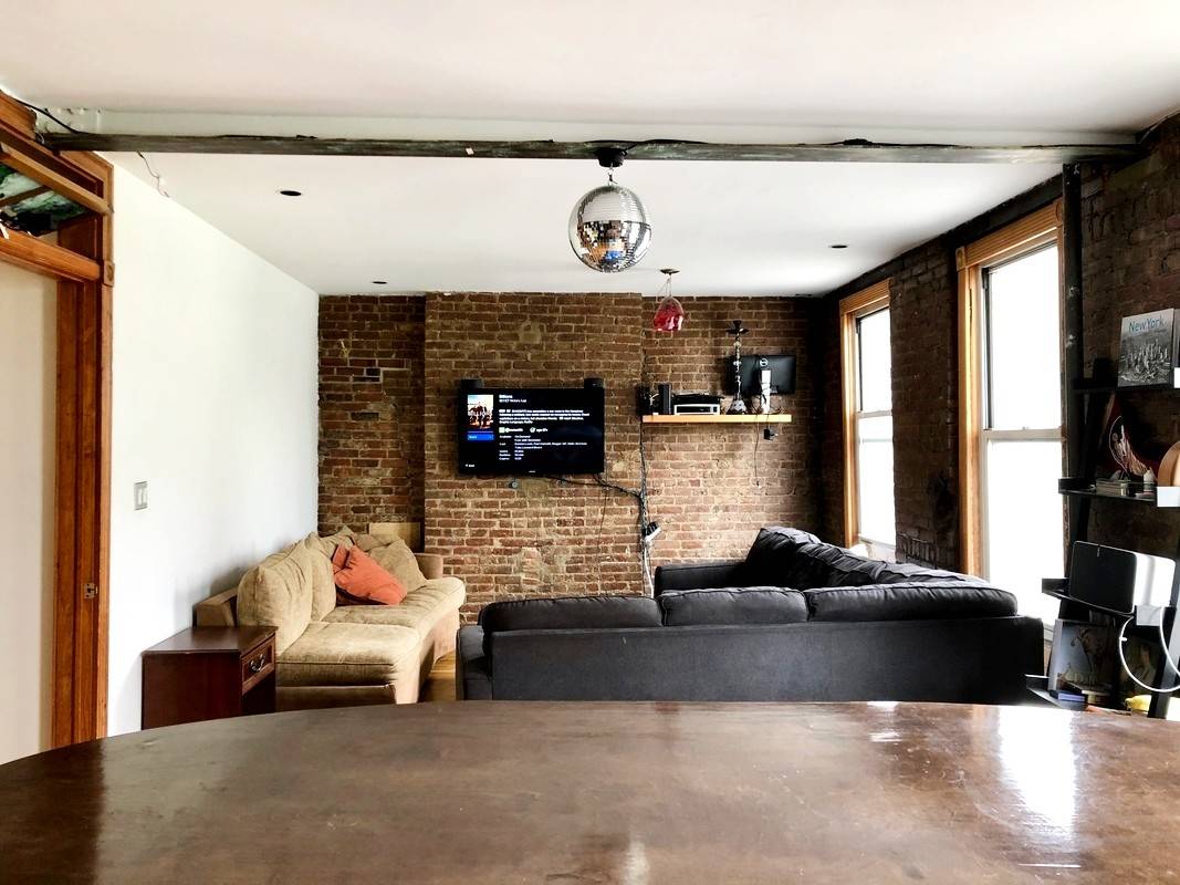 [East Village] - No Fee, Oversized 3 Bed/2 Bath, King Sized Bedrooms, Exposed Brick, Bar Area, Stainless Steel Appliances w/ Dishwasher