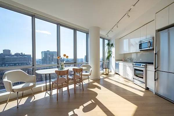 NoMad Corner 1BD/1BA with surrounding 12' Floor-to-Ceiling Windows, Entry Foyer, Walk-in-Closet, In-unit W/D