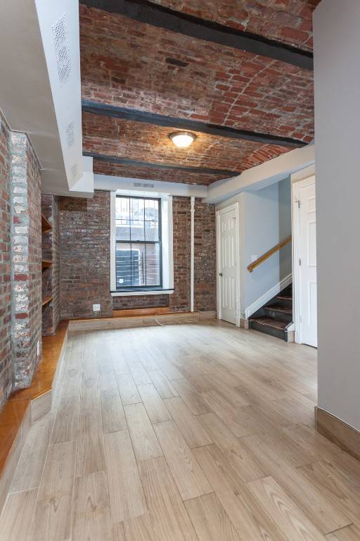 APARTMENT WITH PRIVATE OUTDOOR SPACE IN GRAMERCY PARK
