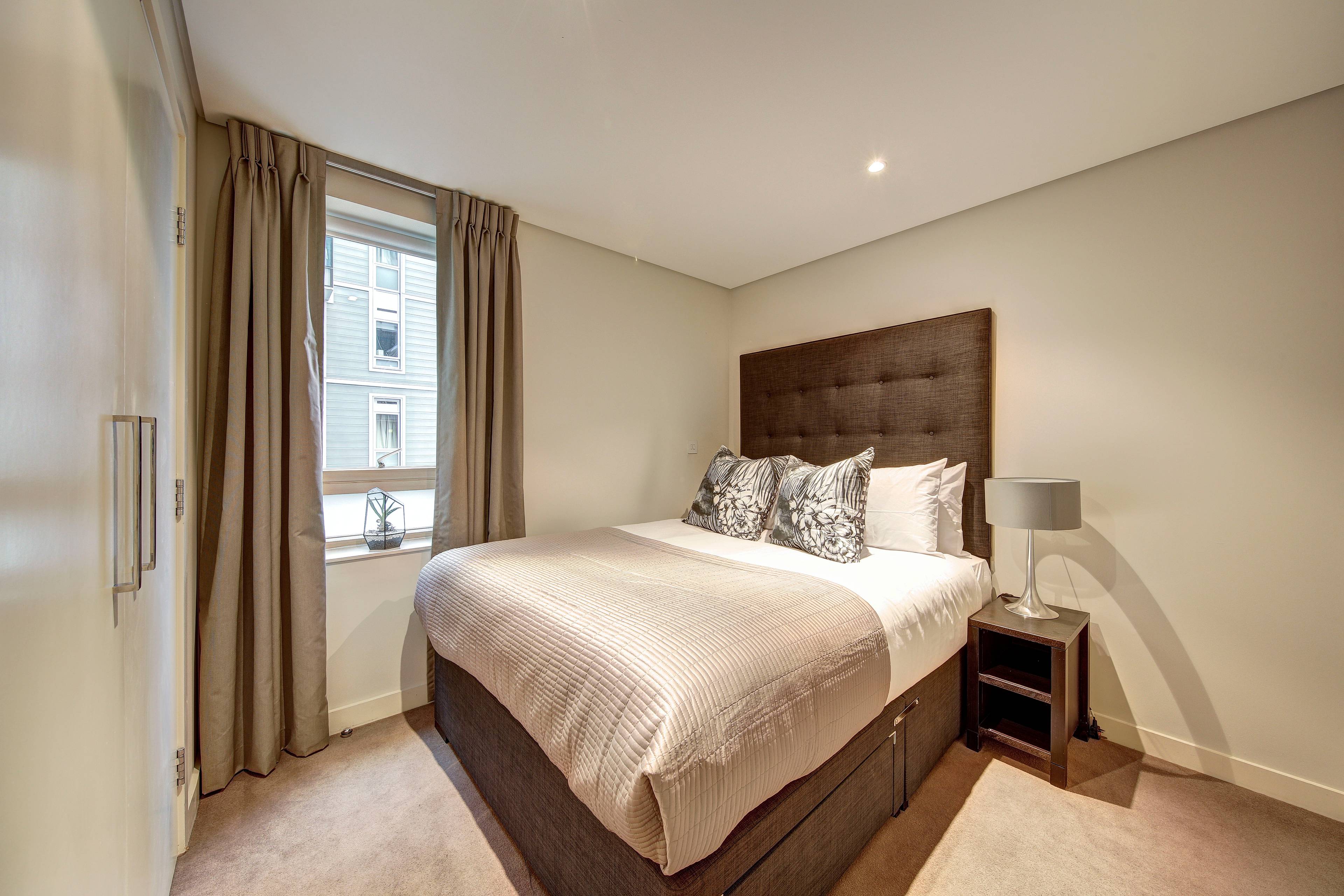 A beautifully designed one bedroom luxury apartment situated on the seventh floor of this prestigious building, which features a concierge, lift service and secure underground parking.