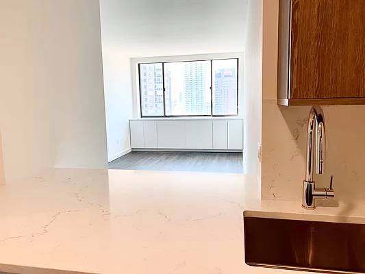 2 Bed 2 Bath Corner Unit | Southern Exposure | Washer + Dryer | Wine Fridge | Stainless Steel Appliances | Hudson Yards Views | Central A/C | Nest Thermostat | Luxury High-rise
