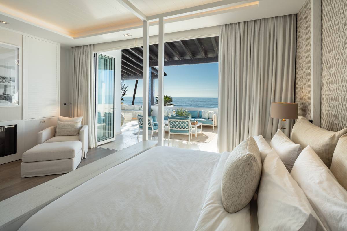 Prestigious Frontline Beach 3-Bed Duplex Apartment, Puente Romano Resort