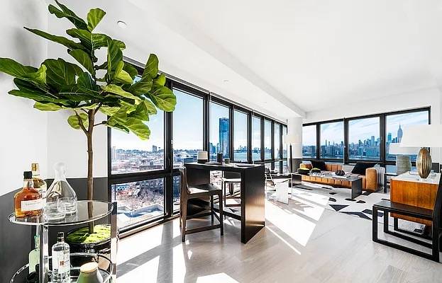 SOUTHERN EXPOSURE 2 BEDS/ 2 BATHS WITH VIEW OF MANHATTAN SKYLINE
