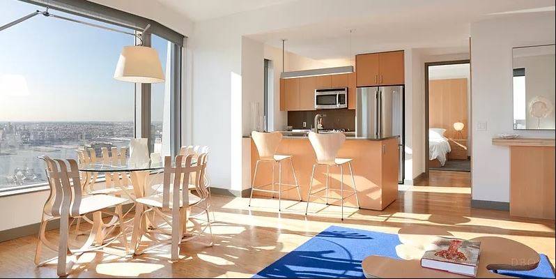 TWO BED/2 BATH STUNNER: FINANCIAL/SEAPORT DISTRICT!