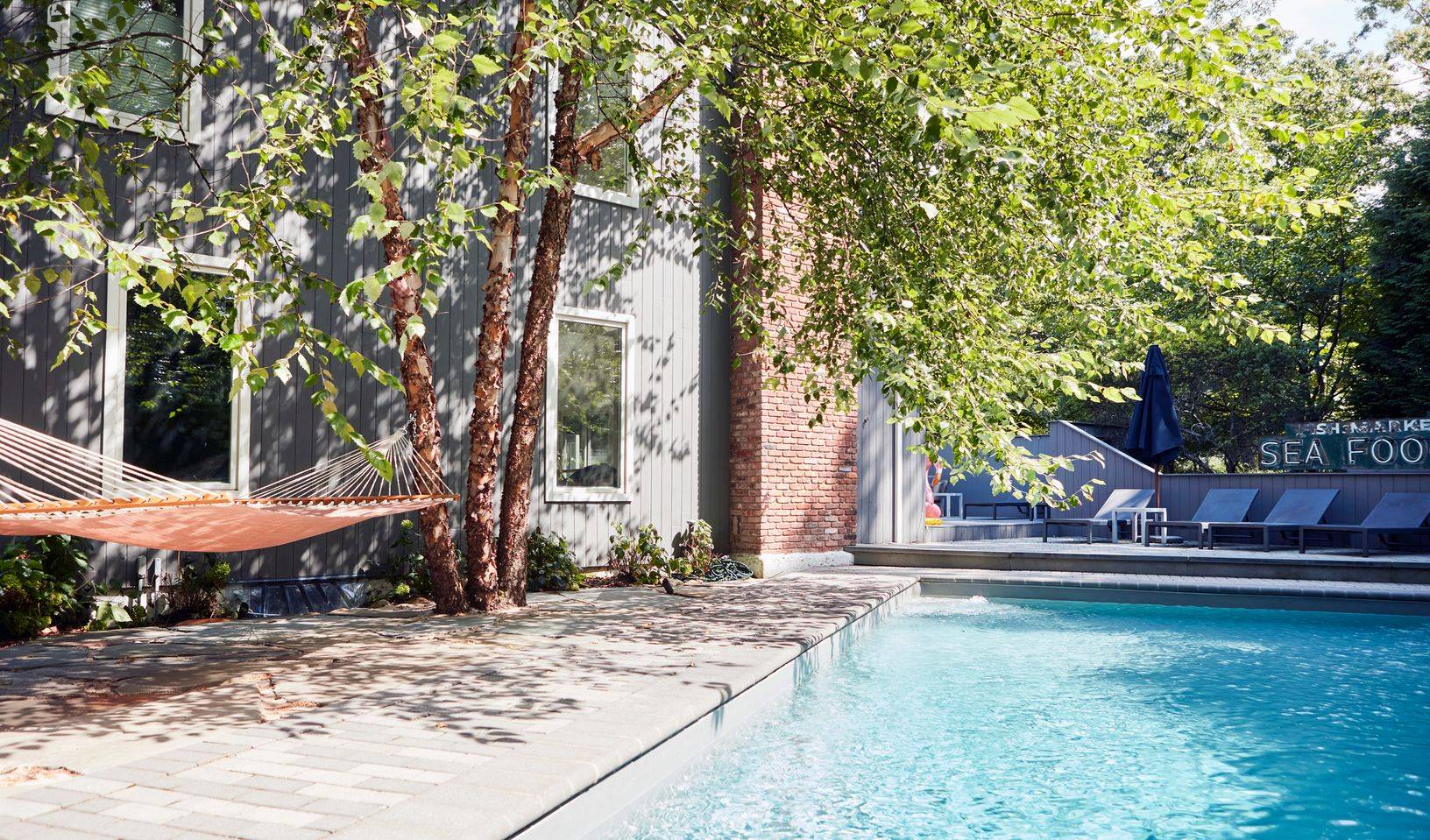 Renovated Chic East Hampton Summer-Home with Designer Pool + Jacuzzi!